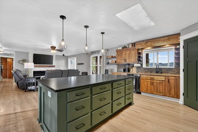 Peaceful country living with room to breathe and stunning - photo 9