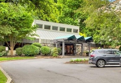 (private lake, pond, coastal) Home Sale Pending in Scarsdale New York