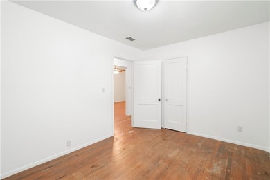 Welcome to 1821 Hawthorne, a solid home with classic character - photo 13