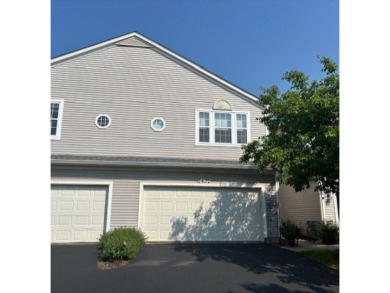 Lake Townhome/Townhouse Sale Pending in Aurora, Illinois