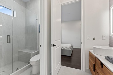 Exceptionally upgraded Callahan model in prestigious Royal Palm - photo 37