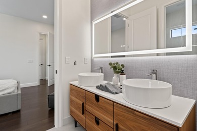 Exceptionally upgraded Callahan model in prestigious Royal Palm - photo 40