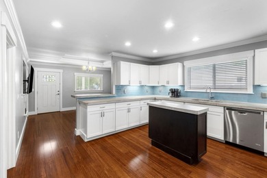 Beautiful 3 Bedroom, 2 Bathroom Craftsman-style home - photo 11