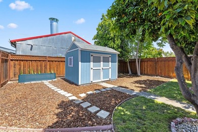 Beautiful 3 Bedroom, 2 Bathroom Craftsman-style home - photo 22
