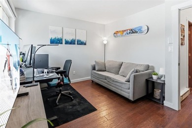 Peaceful 2 Bed / 2 Bath End-Unit Townhome in Villamont. With a - photo 31