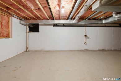 Welcome to 20 Pequot Court! These original owners have - photo 36
