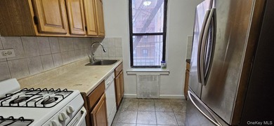 Located in the highly desirable neighborhood of Forest Hills - photo 9