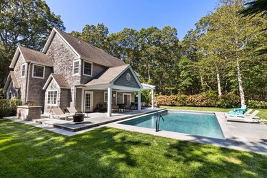 Moments from the heart of Bridgehampton Village's restaurants - photo 2