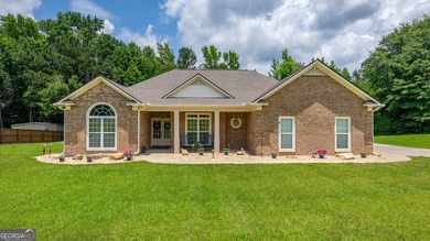 Welcome home to this beautifully maintained all-brick ranch - photo 1