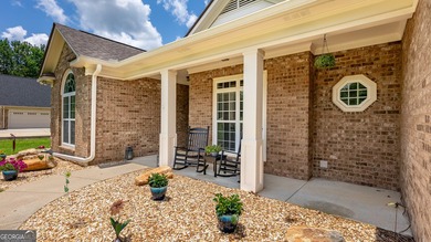 Welcome home to this beautifully maintained all-brick ranch - photo 2