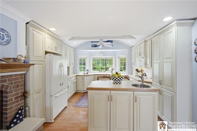 Welcome to Top Notch Cottage, an exceptional lakefront retreat - photo 15