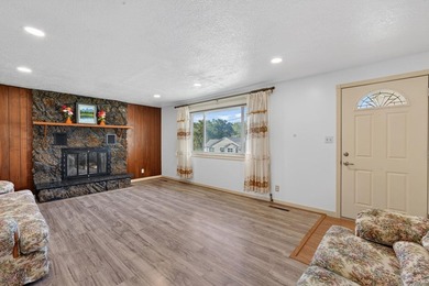 Welcome to your next home ! This beautiful brick home is - photo 4