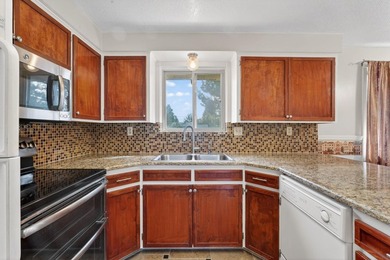 Welcome to your next home ! This beautiful brick home is - photo 9