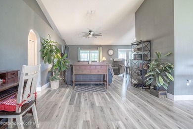 Welcome to this charming single family home with 3 bedrooms, 2 - photo 2
