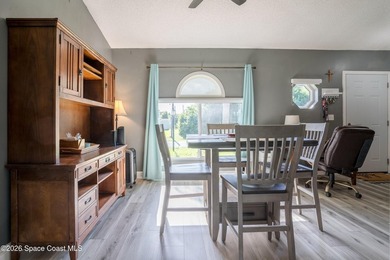 Welcome to this charming single family home with 3 bedrooms, 2 - photo 4