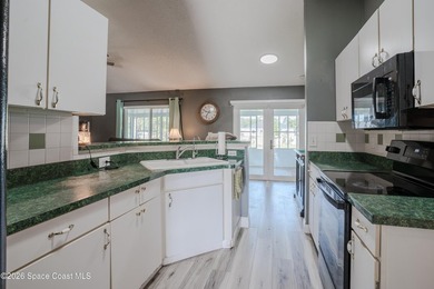Welcome to this charming single family home with 3 bedrooms, 2 - photo 6