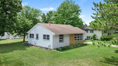 Welcome to 711 Elm Ave in Gaylord-a charming rambler nestled in - photo 3