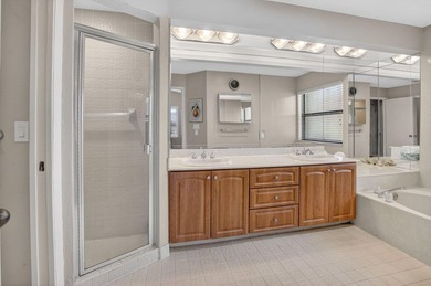 Beautiful 3 bedroom 2.5 Bathroom 1.5 Garage Villa with golf - photo 17
