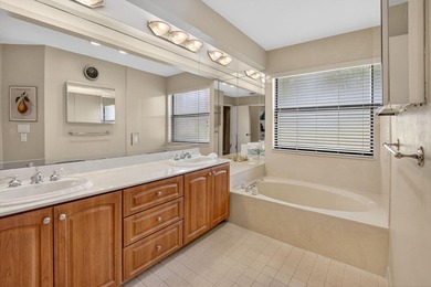 Beautiful 3 bedroom 2.5 Bathroom 1.5 Garage Villa with golf - photo 18