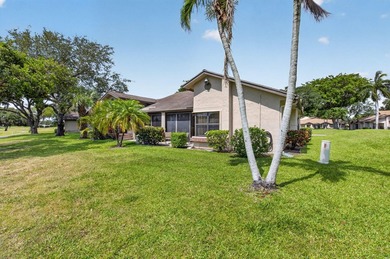 Beautiful 3 bedroom 2.5 Bathroom 1.5 Garage Villa with golf - photo 29