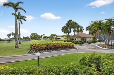 Beautiful 3 bedroom 2.5 Bathroom 1.5 Garage Villa with golf - photo 45