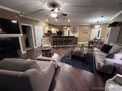 This beutiful turnkey lakeside condo comes with numerous updates - photo 3