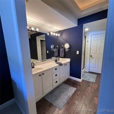 This beutiful turnkey lakeside condo comes with numerous updates - photo 10