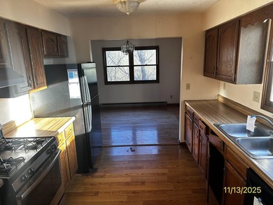 Discover comfort, charm, and incredible scenery in this inviting - photo 3