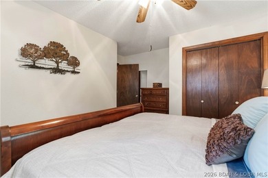 Privacy, gentle lakefront living, and room to enjoy everything - photo 17