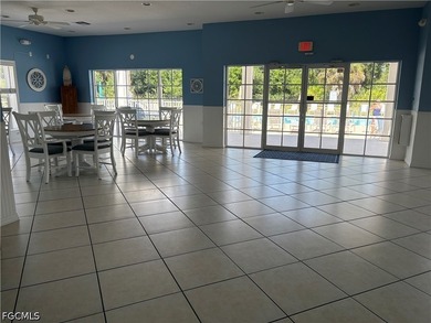 Absolutely gorgeous first floor 2 bedroom, 2 bath + DEN, CORNER - photo 33