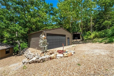 Privacy, gentle lakefront living, and room to enjoy everything - photo 35