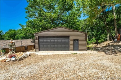 Privacy, gentle lakefront living, and room to enjoy everything - photo 37