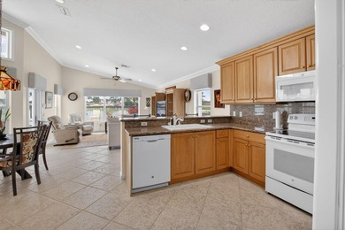 This is a SPECTACULAR POINT LOT with a pool/spa, whole house - photo 31