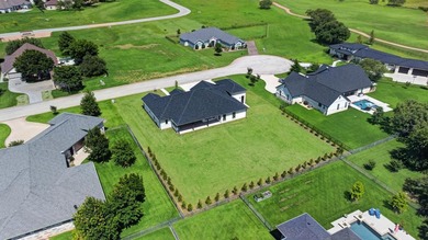 Welcome to this stunning 4-bedroom, 3-bathroom home in the gated - photo 36