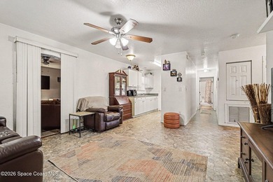 Concrete block 3-bedroom, 2-bathroom home with a split-bedroom - photo 5