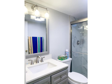 Welcome to this charming rare 1st floor corner, 2 bedroom, 2 - photo 20