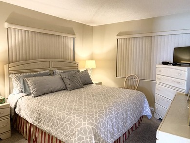 Welcome to this charming rare 1st floor corner, 2 bedroom, 2 - photo 22