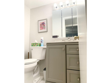 Welcome to this charming rare 1st floor corner, 2 bedroom, 2 - photo 26