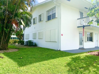 Welcome to this charming rare 1st floor corner, 2 bedroom, 2 - photo 32