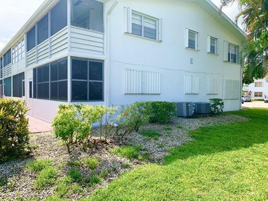 Welcome to this charming rare 1st floor corner, 2 bedroom, 2 - photo 33