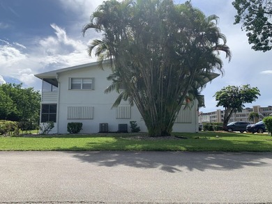Welcome to this charming rare 1st floor corner, 2 bedroom, 2 - photo 35
