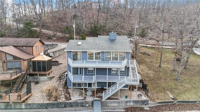 BACK ON THE MARKET!! Well-maintained waterfront home located in - photo 4