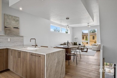 This exceptionally low-maintenance home is situated in Casino - photo 10