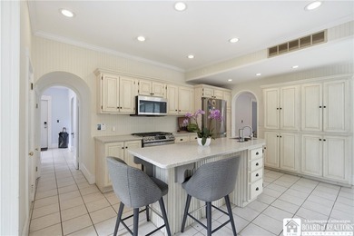 Welcome to 19 Winchester Road: an expansive 6 bedroom, 3 - photo 20
