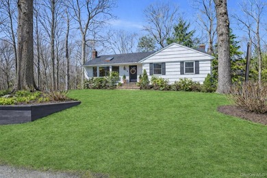 Welcome to this picture-perfect three-bedroom ranch, ideally - photo 2
