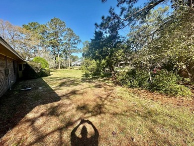 WATERFRONT! FISHERMAN'S PARADISE! This one story three bedroom - photo 11