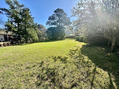 WATERFRONT! FISHERMAN'S PARADISE! This one story three bedroom - photo 12