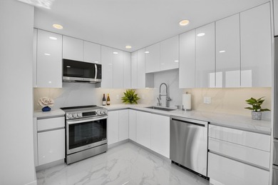 Beautifully fully renovated 7th floor corner Midrise apt - photo 16
