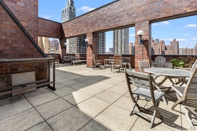 Perched on the 20th floor of a full-service Upper East Side - photo 22