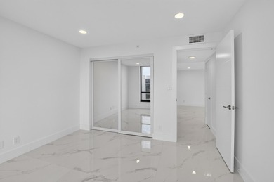 Beautifully fully renovated 7th floor corner Midrise apt - photo 24
